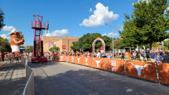 ut-football-zipline